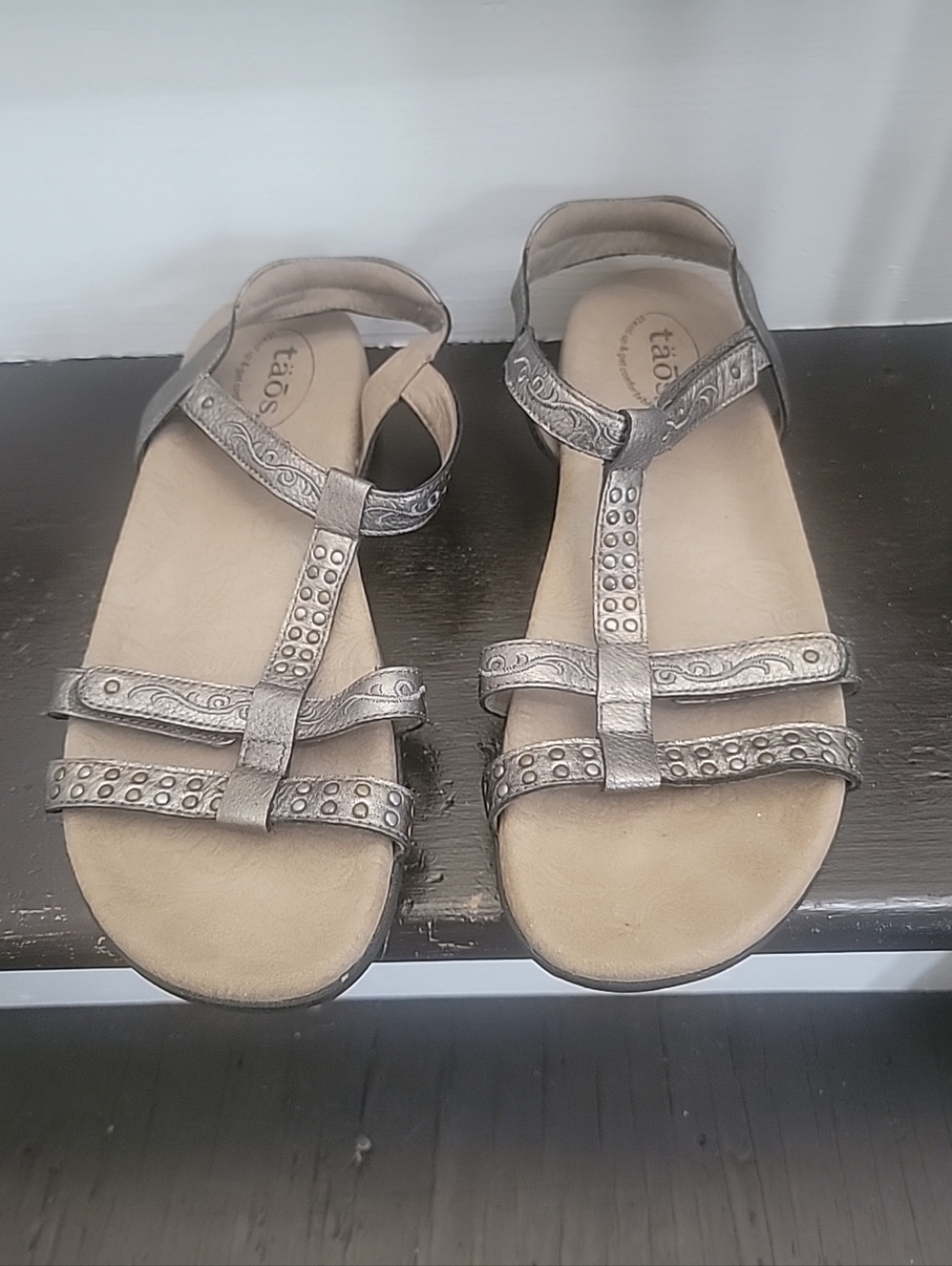 Taos Trophy Women’s Sandals Size 10 Pewter Metallic Studded Ankle Strap Comfort - Picture 2 of 4